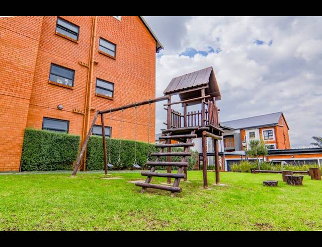 3 BEDROOM APARTMENT FOR SALE IN GOLDEN FIELDS ESTATE